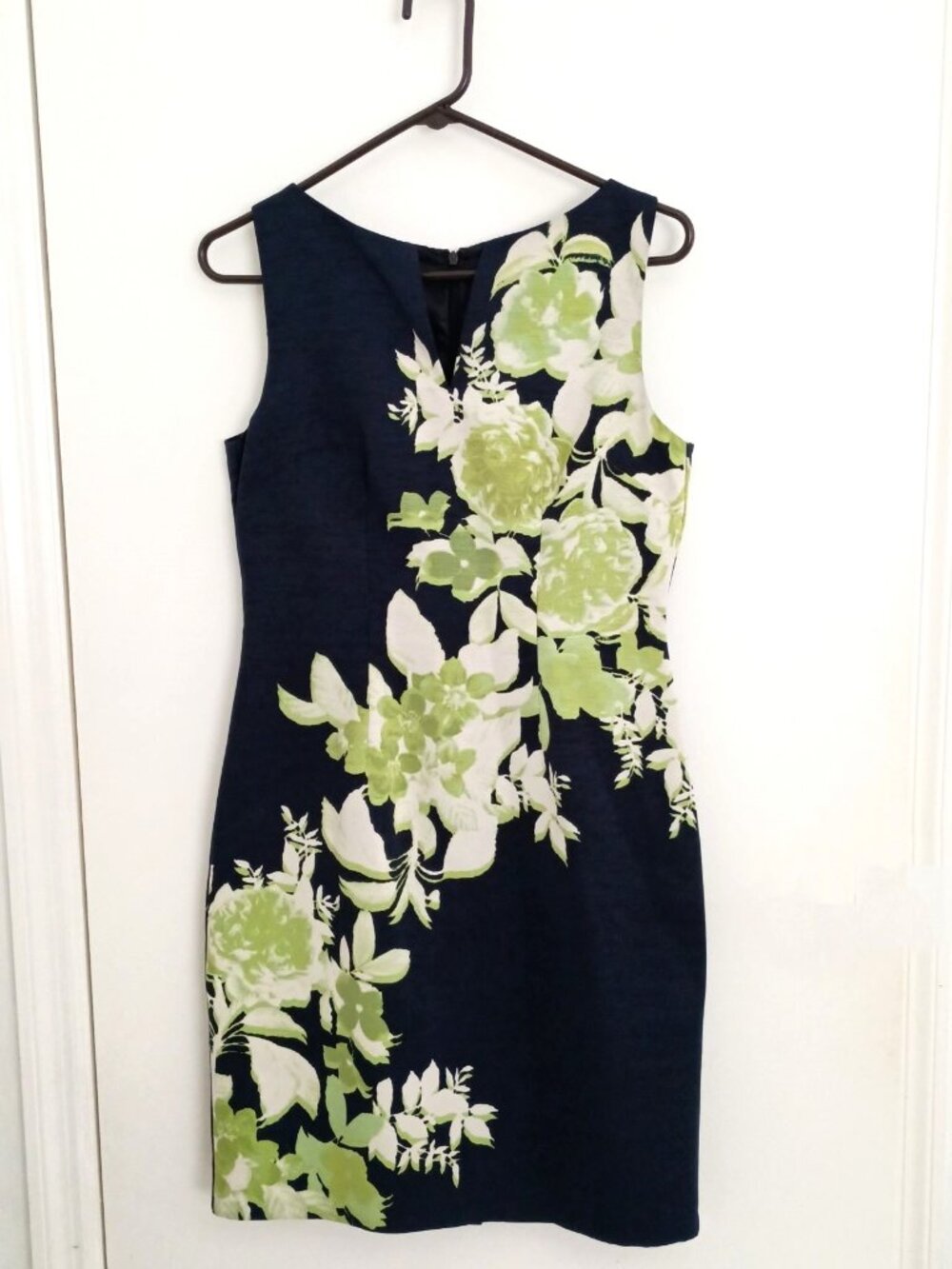 sleeveless navy blue split neckline sheath dress with green white flowers size 4